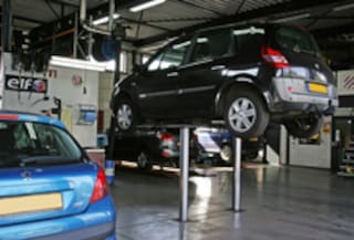 Garage van Bakel