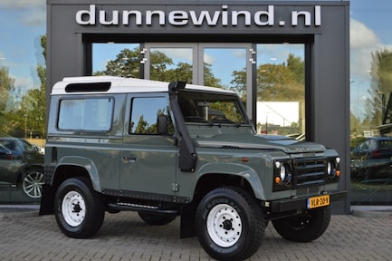 Land Rover Defender 0