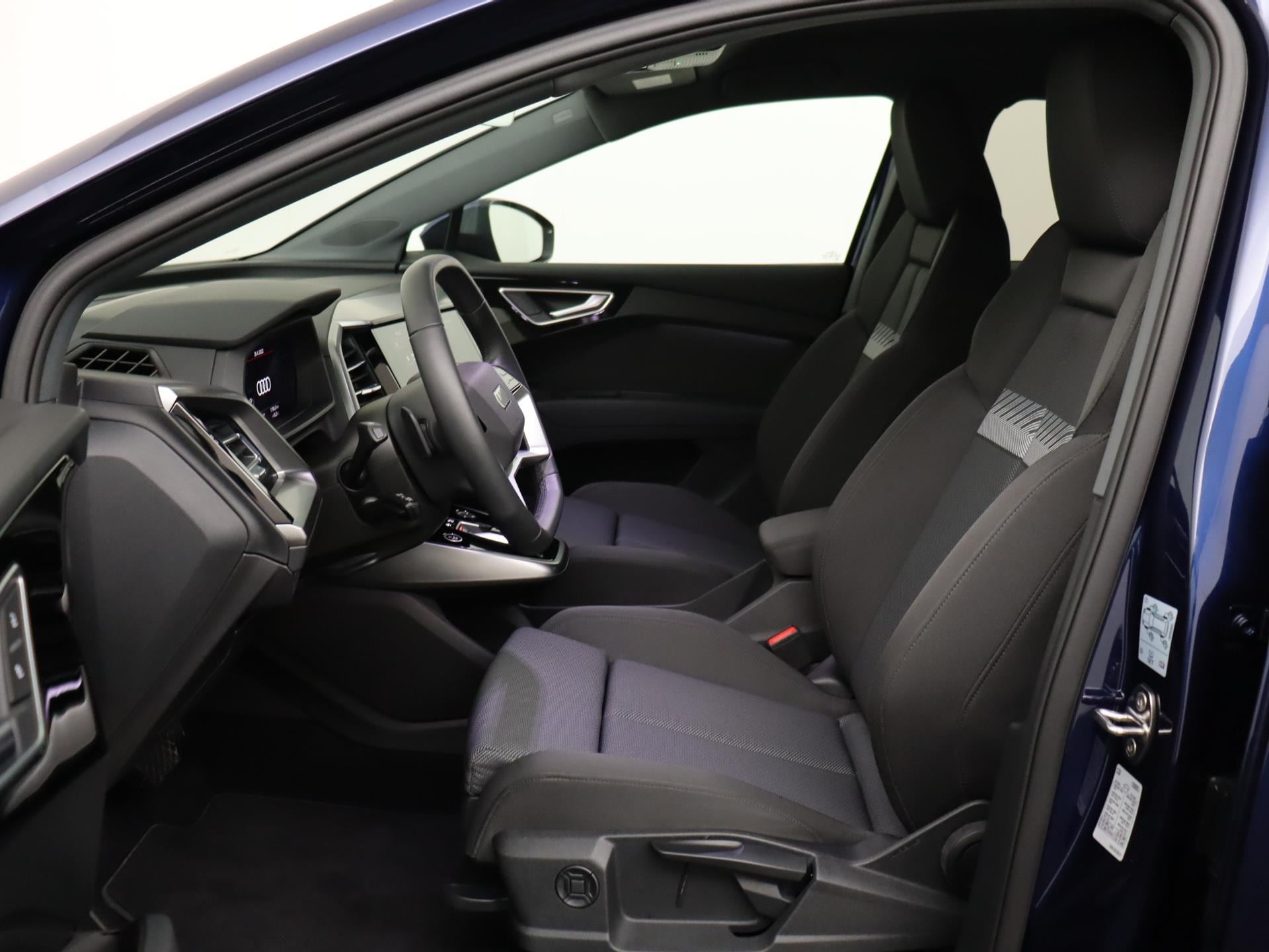 Audi Q4 Sportback e-tron 40 Advanced edition 77 kWh 204 PK | Demo | Navigatie | Camera | Parkeersensoren | Stoelverwarming | Dodehoek sensor | Adaptive cruise control  3-Zone Climate Control | LED |