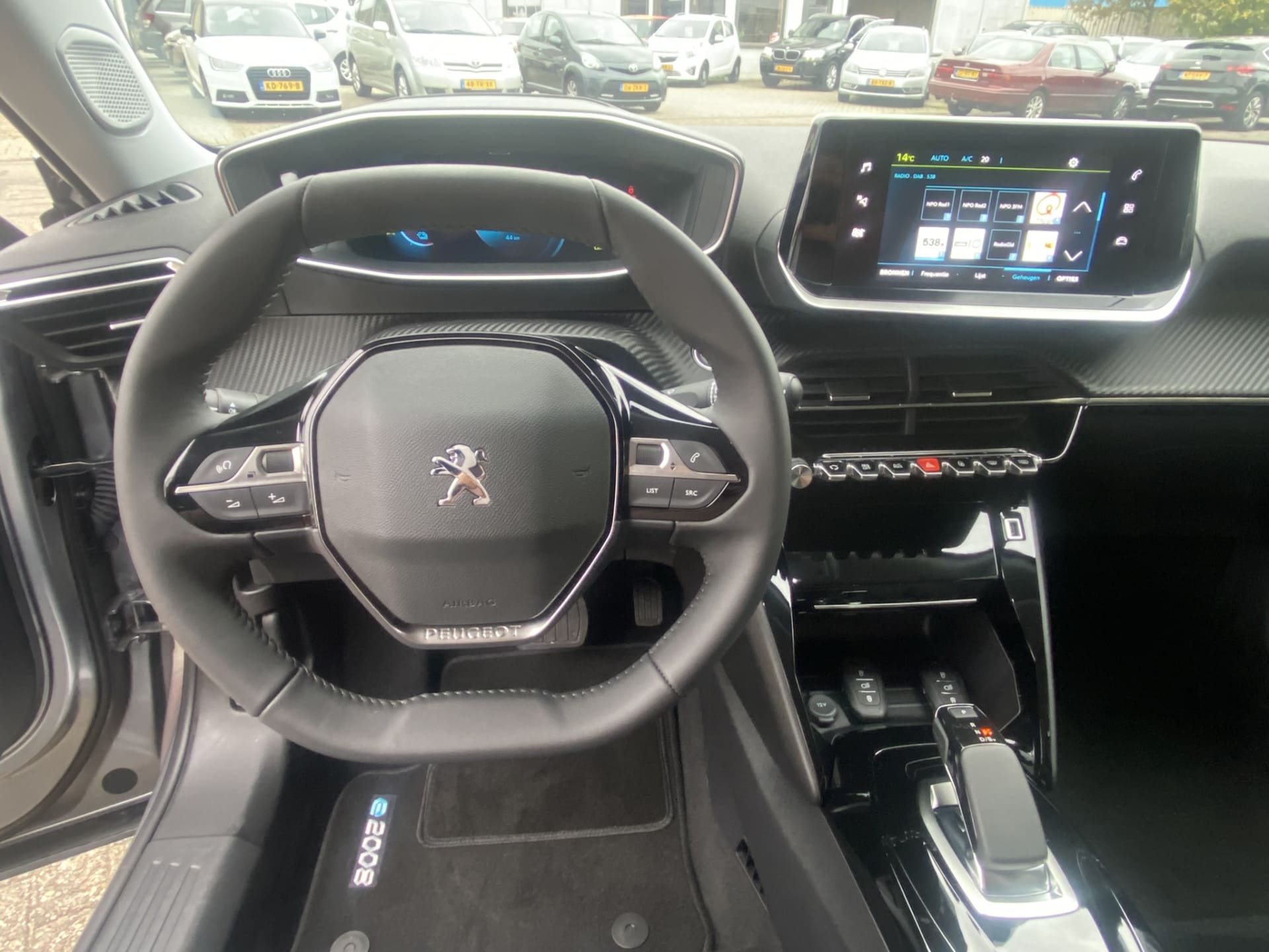 Peugeot e-2008 EV Allure Pack 50 kWh | 3 Fase | LED | Bluetooth | Apple Carplay | PDC | Camera