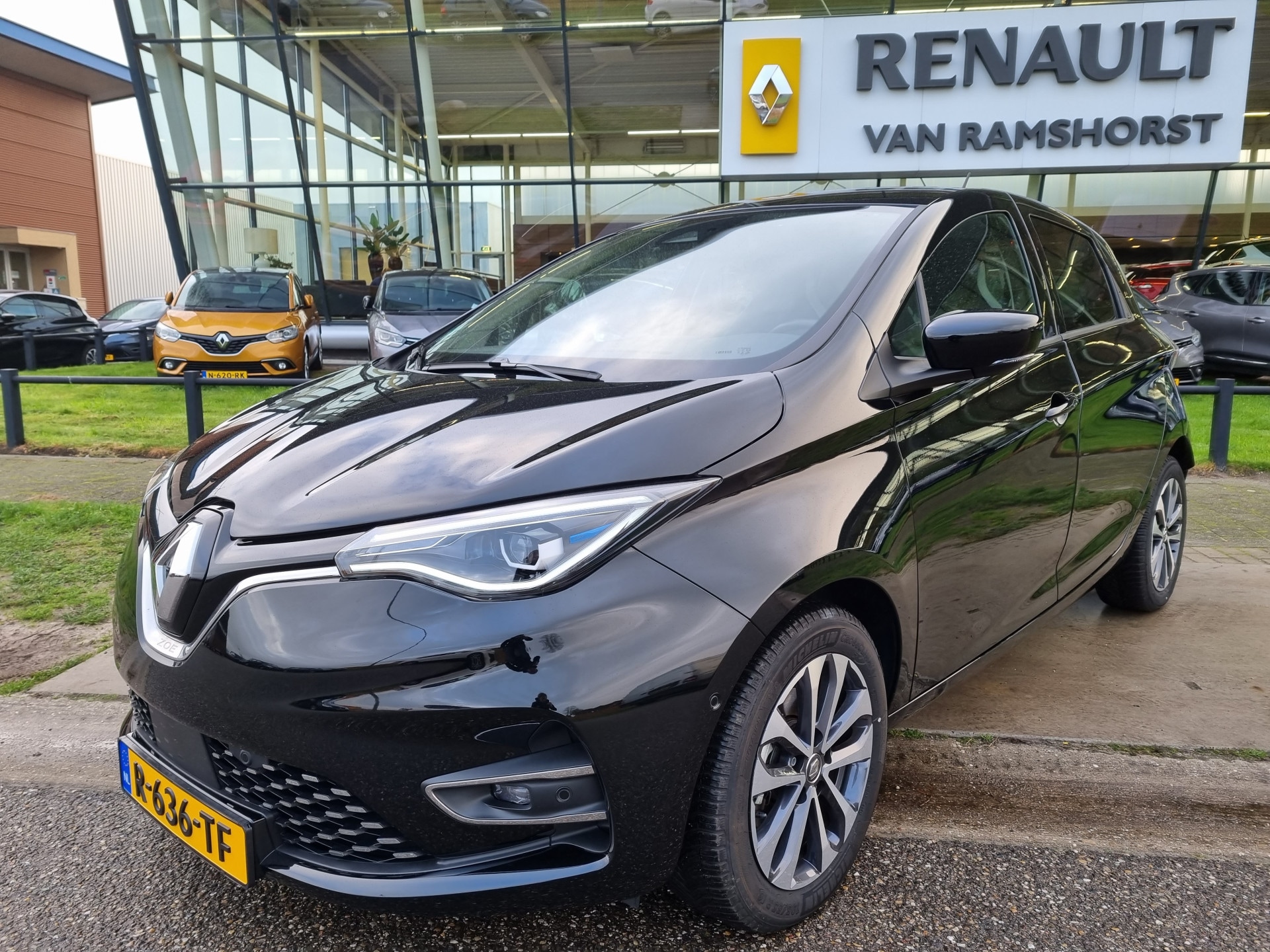 Renault Zoe E-Tech Electric R135 Intens 50 kWh (KoopBatterij) CCS-SNELLADER! / incl. BTW / excl. Overheidssubsidie / Navi / Climate / Camera / Parkeersensoren V A / Keyless entry / LM Velgen /