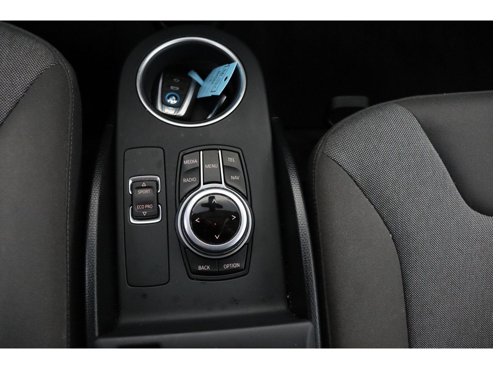 BMW i3 S iPerformance 94Ah 33 kWh / Stoelverwarming / Cruise Control / Navigatie / Multifunctioneel stuurwiel