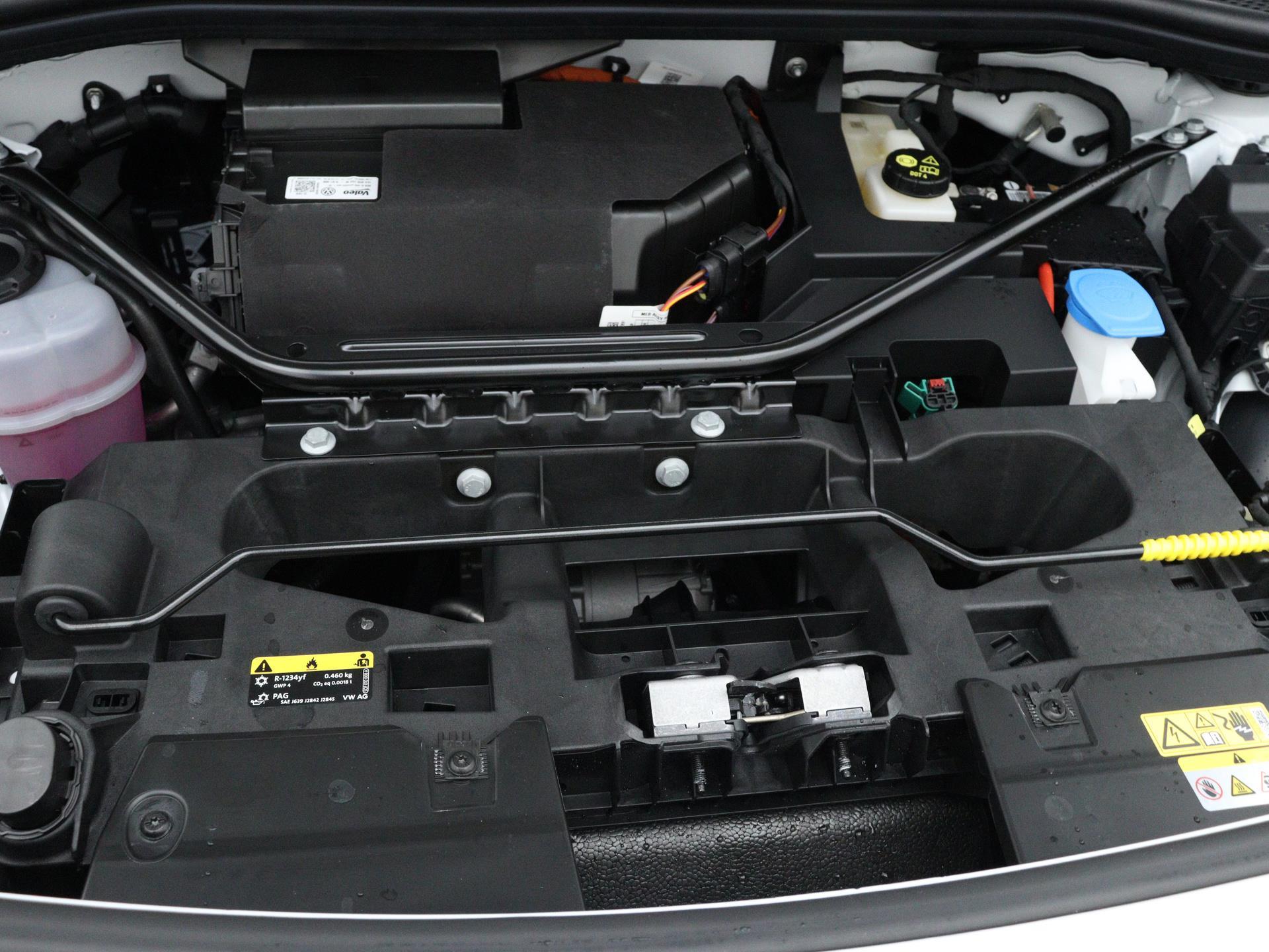 Volkswagen ID.5 Pro 77 kWh 174 PK NU ACTIEPRIJS VAN €56400.- VOOR €49490.- | Nieuw | Fabrieksgarantie | Climate control | Apple Carplay | Android Auto | Navigatie | Draadloze telefoonlader | Achteruitrijcamera | Keyless Entry |