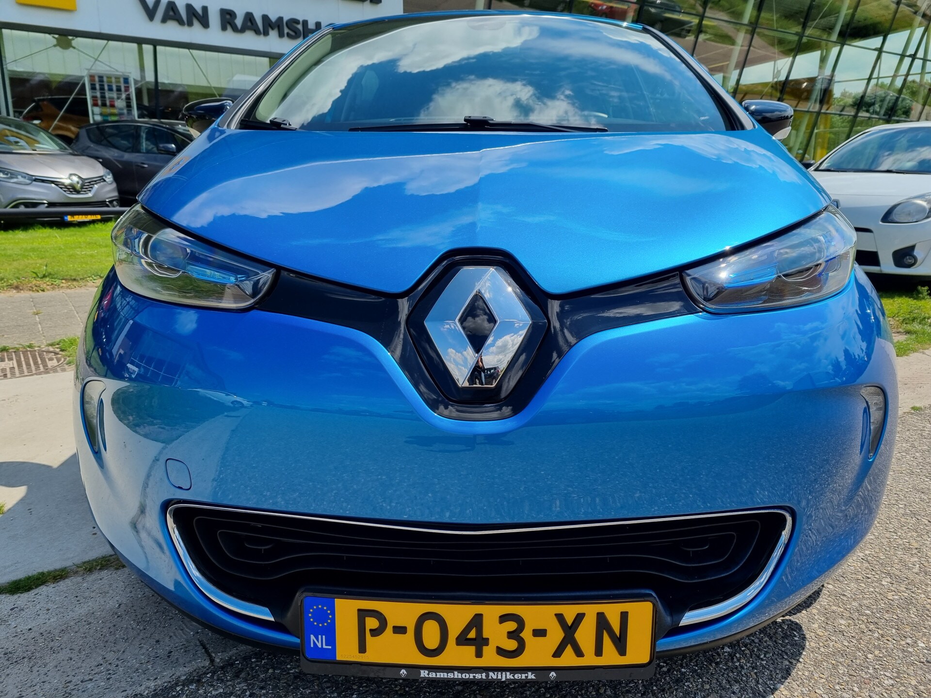 Renault Zoe E-Tech Electric R90 Intens 41 kWh (AccuHuur) incl. BTW excl. Overheidssubsidie / TREKHAAK / Cruise / Climate / R-link Navi / Keyless entry / Parkeersensoren A / Achteruitrijcamera