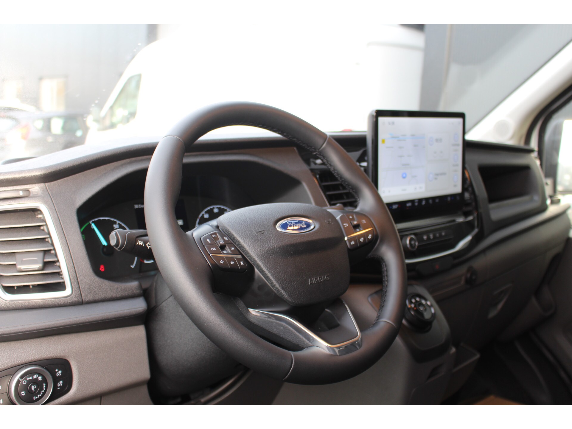 Ford E-Transit 350 L4H3 Trend 68 kWh | SYNC 4 | Ingebouwde laadruimte | Adaptive Cruise | Apple Carplay | BLIS | Camera | Verwarmde stoelen | Verwarmde voorruit | Navi