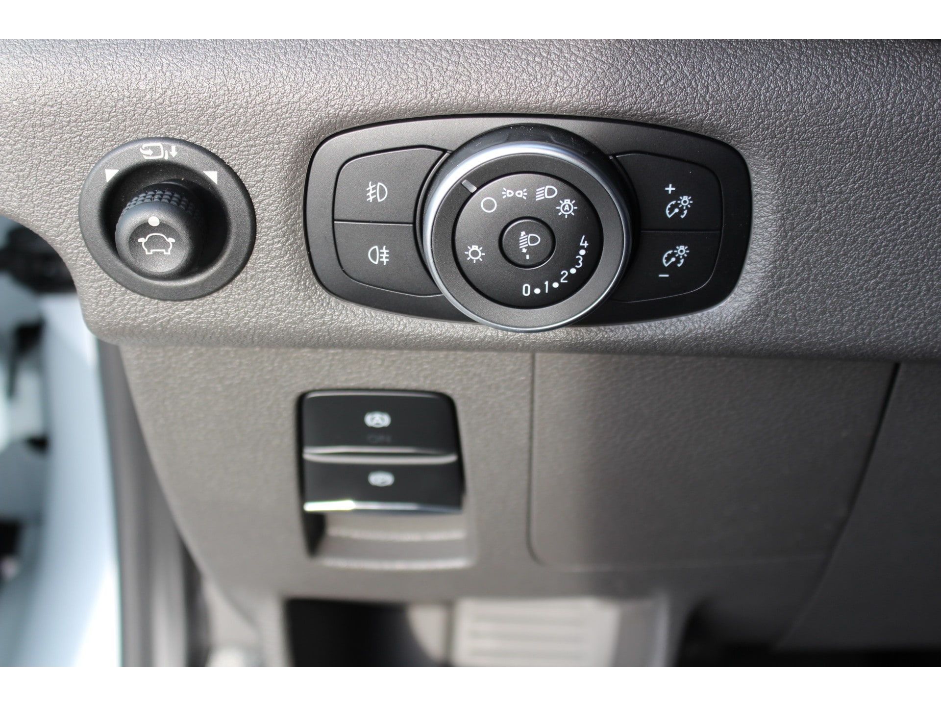 Ford E-Transit 350 L4H3 Trend 68 kWh | SYNC 4 | Ingebouwde laadruimte | Adaptive Cruise | Apple Carplay | BLIS | Camera | Verwarmde stoelen | Verwarmde voorruit | Navi