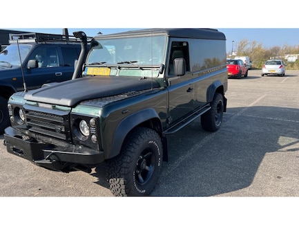 Land Rover Defender 0