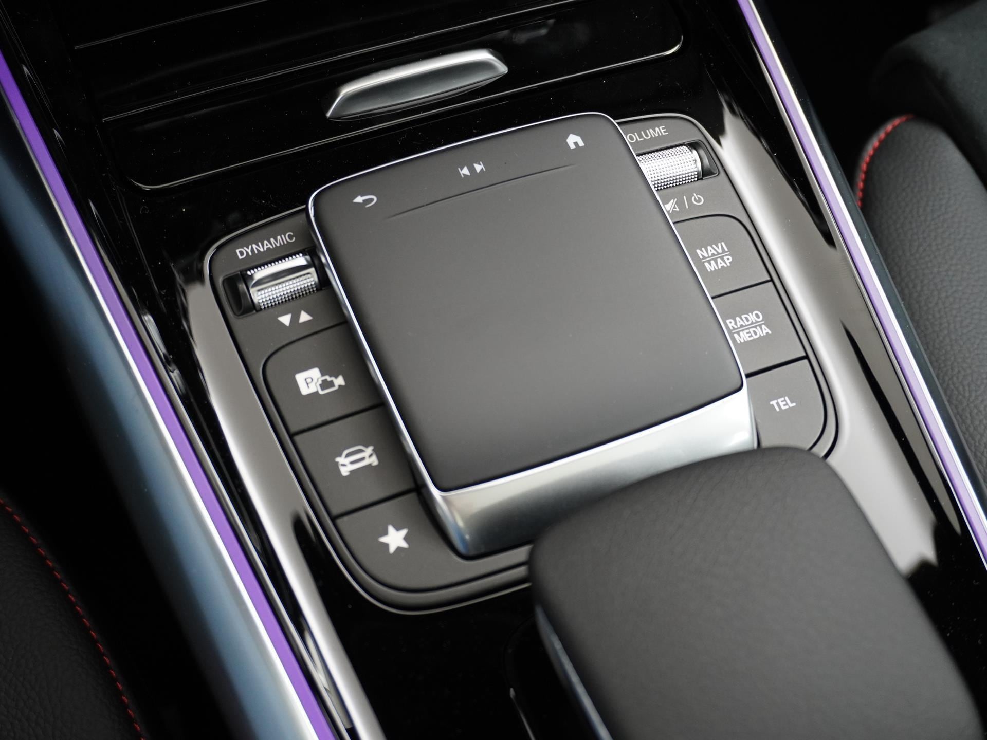 Mercedes-Benz EQA 250 Sport Edition 67 kWh Accu | Panorama – Schuifdak | Distronic Cruise Control | Nightpakket | Apple Carplay/Android Auto | 20″ Inch Lichtmetalen Velgen