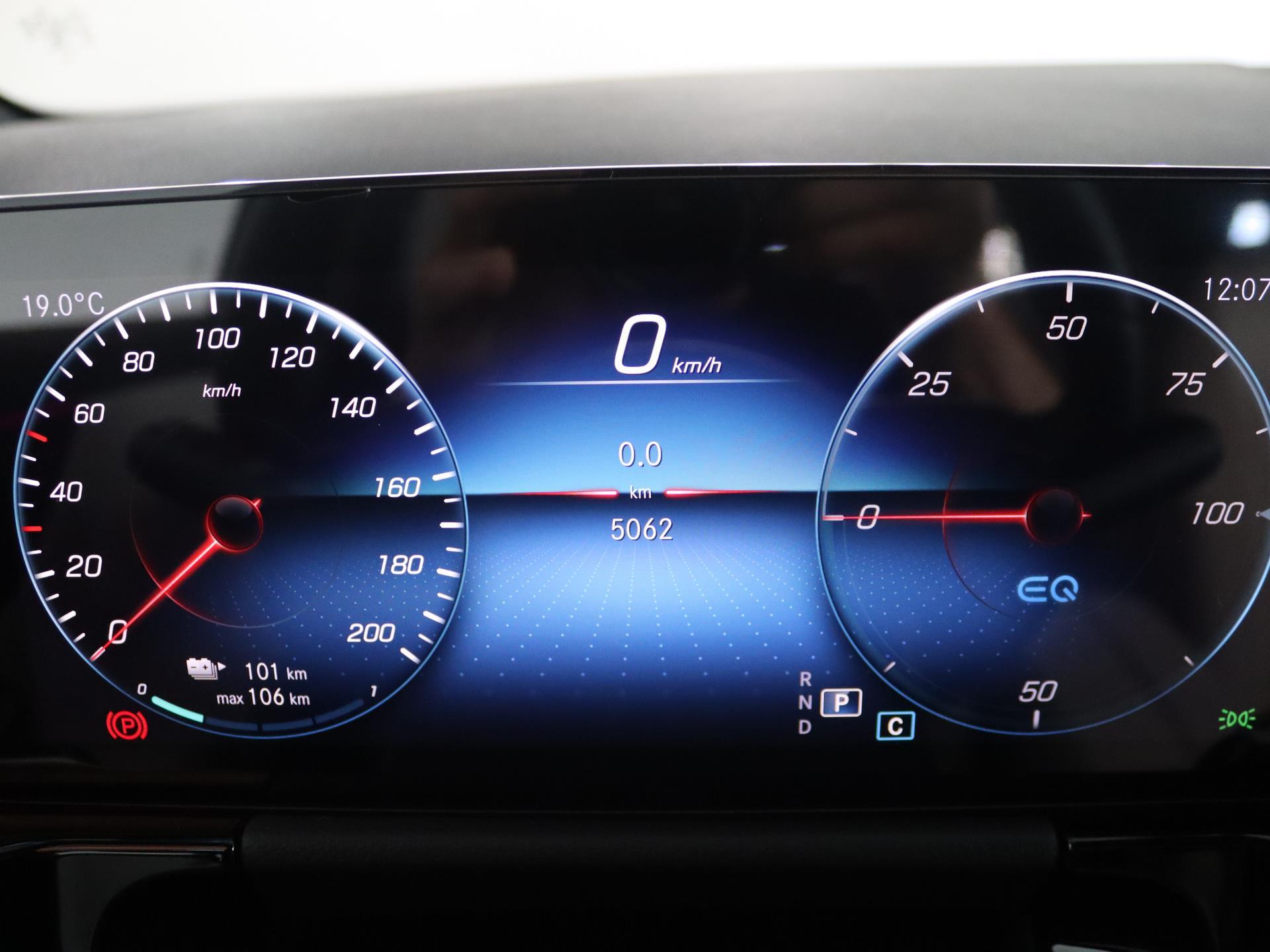 Mercedes-Benz EQA 300 4MATIC Luxury Line 67 kWh | Macchiatobeige interieur | Achteruitrijcamera | DAB+ | Grootlichtassistent | Advanced Sound System | Keyless-Go | Elektrische achterklep