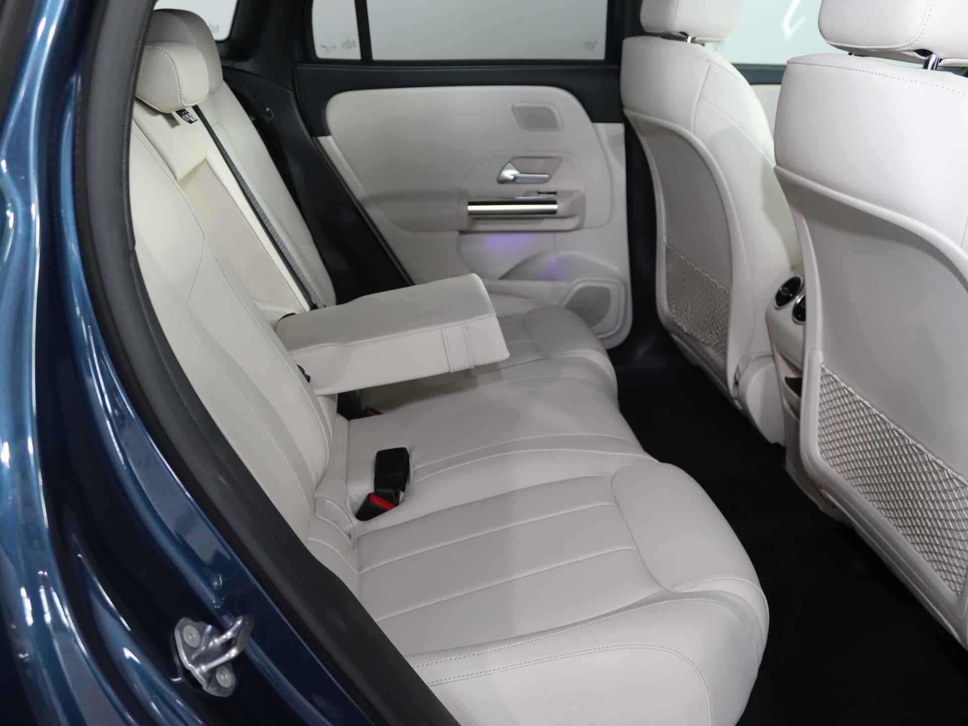 Mercedes-Benz EQA 300 4MATIC Luxury Line 67 kWh | Macchiatobeige interieur | Achteruitrijcamera | DAB+ | Grootlichtassistent | Advanced Sound System | Keyless-Go | Elektrische achterklep