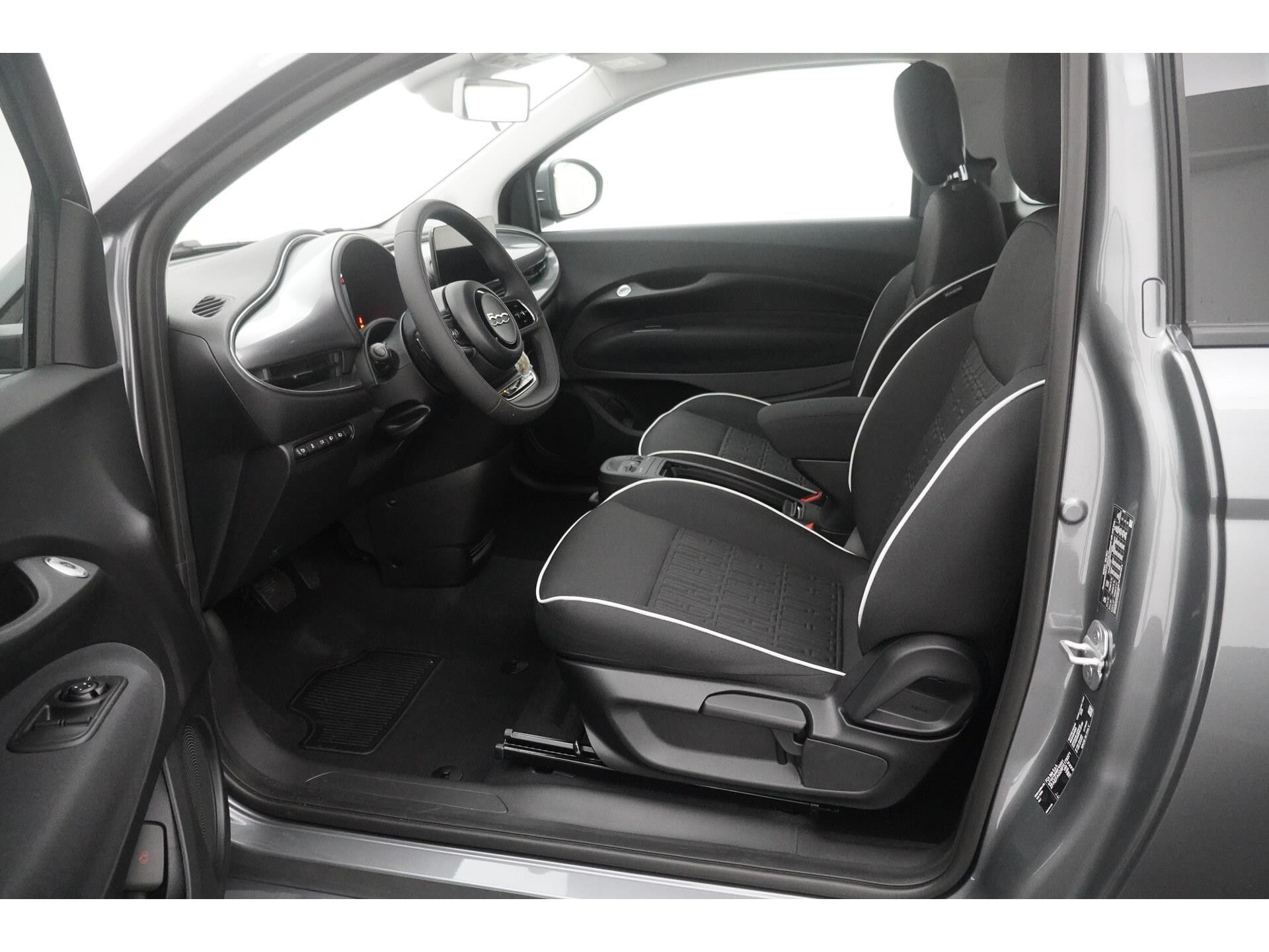 Fiat 500C Cabrio 24 kWh | Hedin Automotive Actie Auto van €35.390,- voor €29.945,- | Direct leverbaar | Elektrisch | Cabrio | Keyless Entry & Go | Camera | 360 graden parkeersensoren | Stoelverwarming |