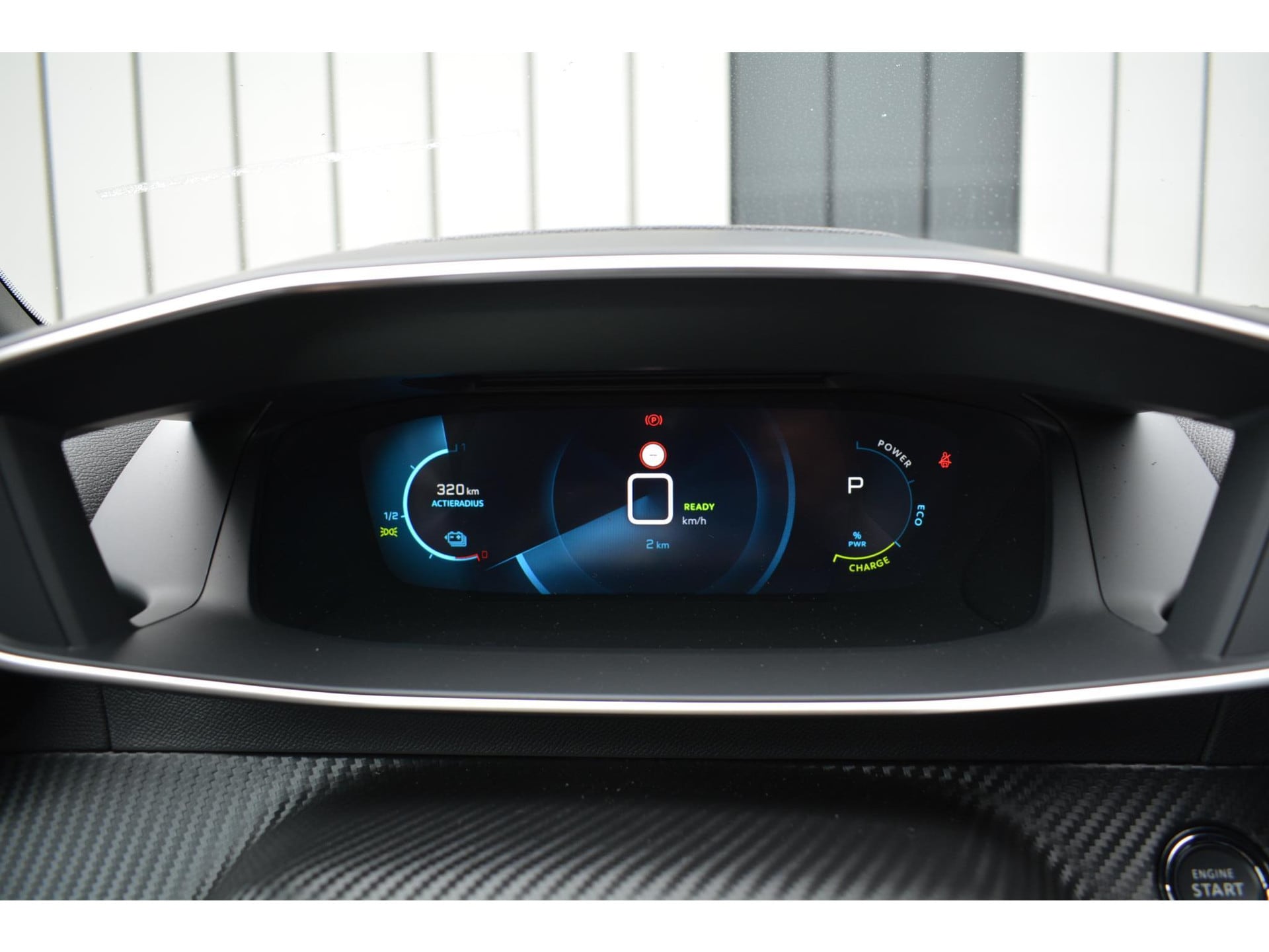 Peugeot e-2008 EV Allure Pack 50kWh 136pk | Navigatie | Apple Carplay/Android Auto | Bluetooth | Achteruitrijcamera