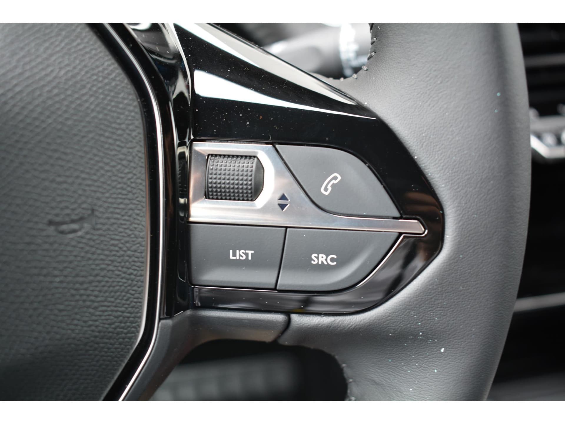 Peugeot e-2008 EV Allure Pack 50kWh 136pk | Navigatie | Apple Carplay/Android Auto | Bluetooth | Achteruitrijcamera