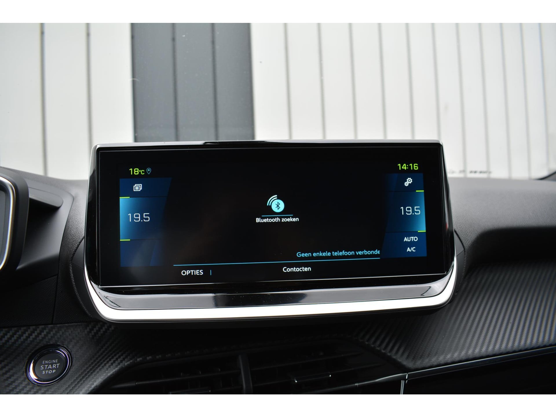 Peugeot e-2008 EV Allure Pack 50kWh 136pk | Navigatie | Apple Carplay/Android Auto | Bluetooth | Achteruitrijcamera
