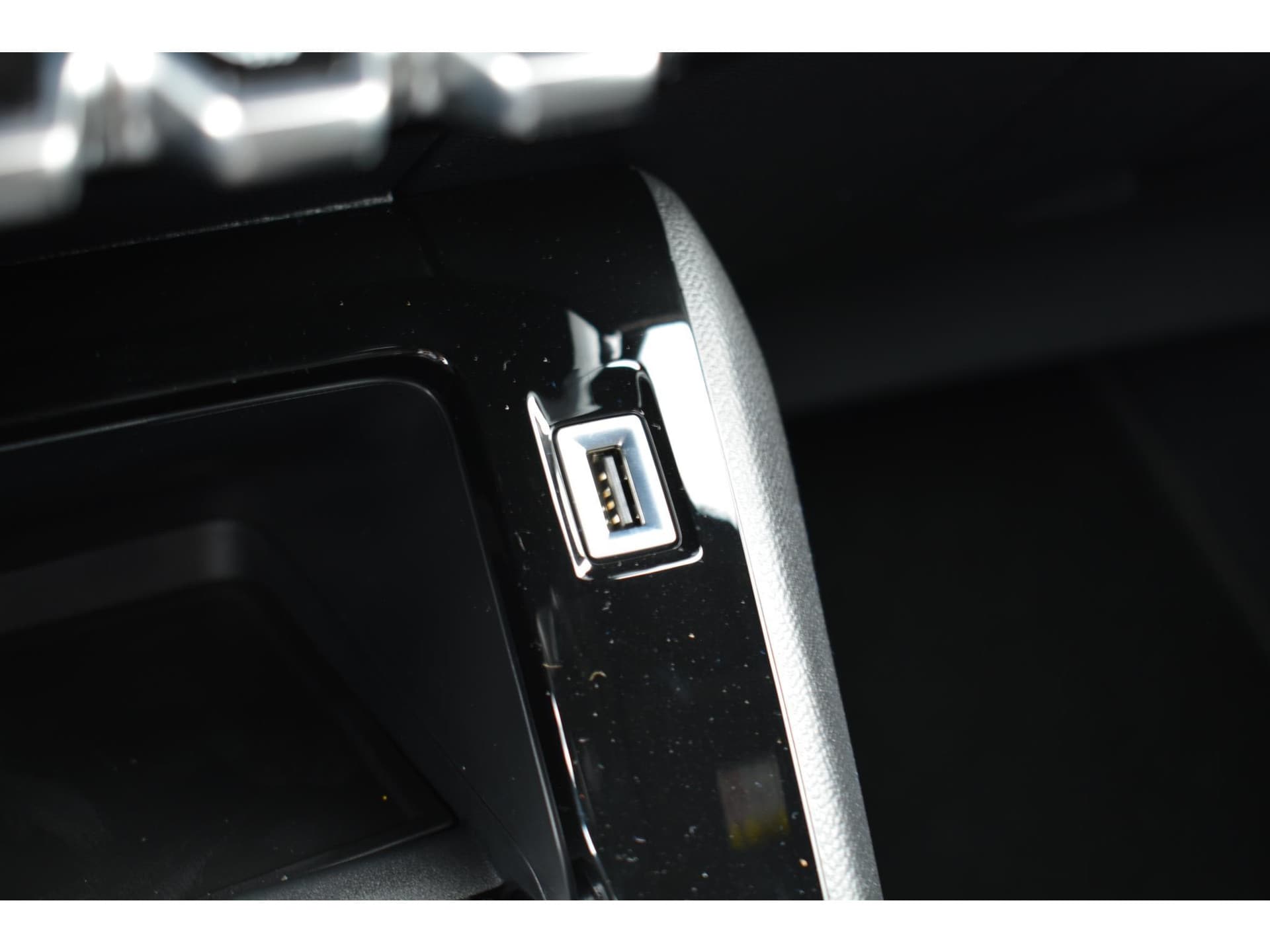 Peugeot e-2008 EV Allure Pack 50kWh 136pk | Navigatie | Apple Carplay/Android Auto | Bluetooth | Achteruitrijcamera