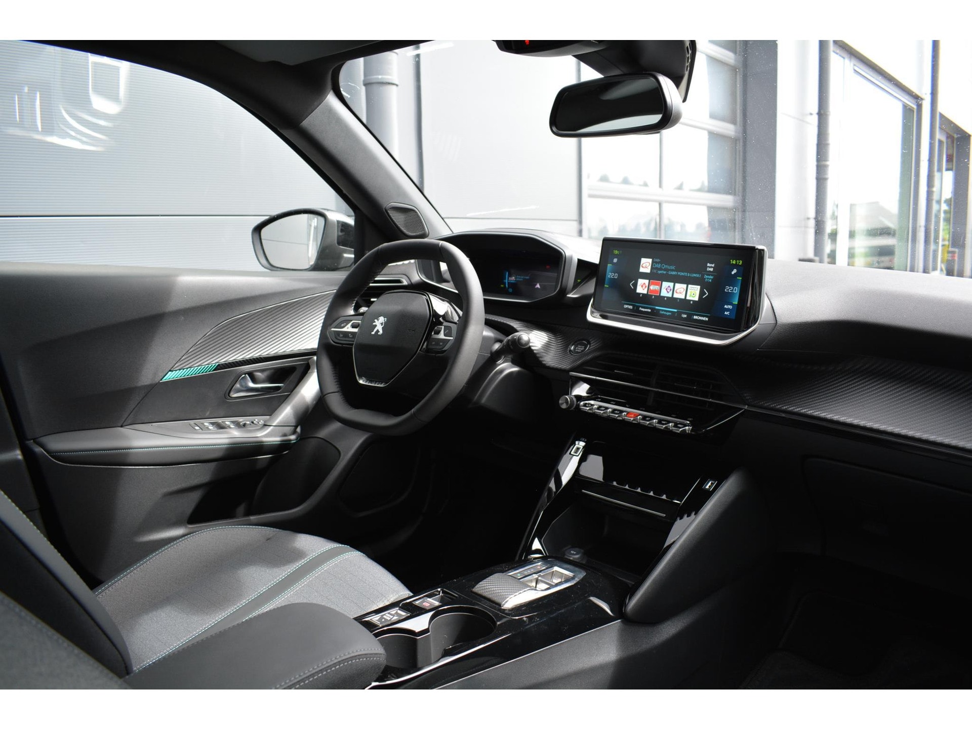 Peugeot e-2008 EV Allure Pack 50kWh 136pk | Navigatie | Apple Carplay/Android Auto | Bluetooth | Achteruitrijcamera