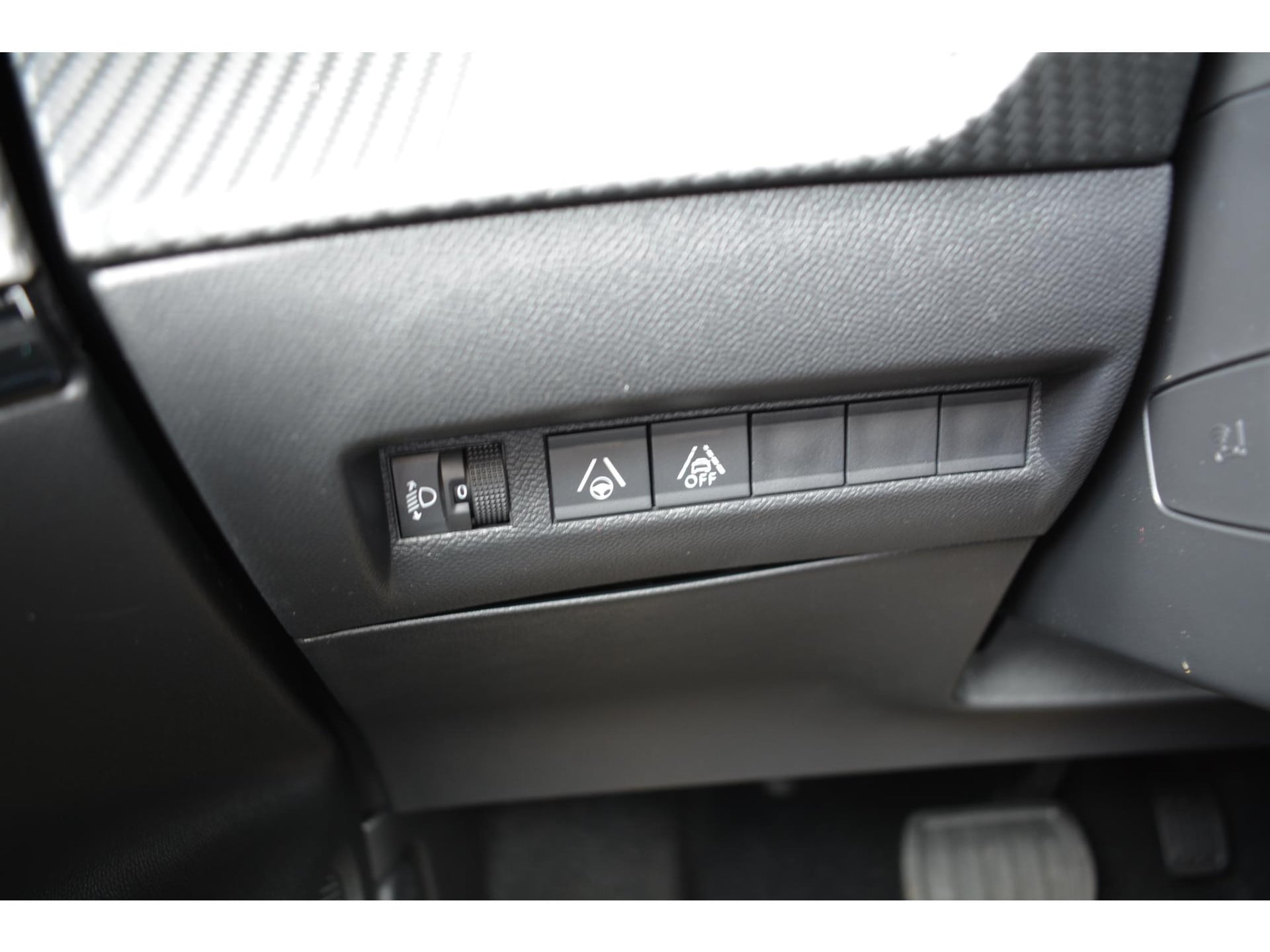 Peugeot e-2008 EV Allure Pack 50kWh 136pk | Navigatie | Apple Carplay/Android Auto | Bluetooth | Achteruitrijcamera