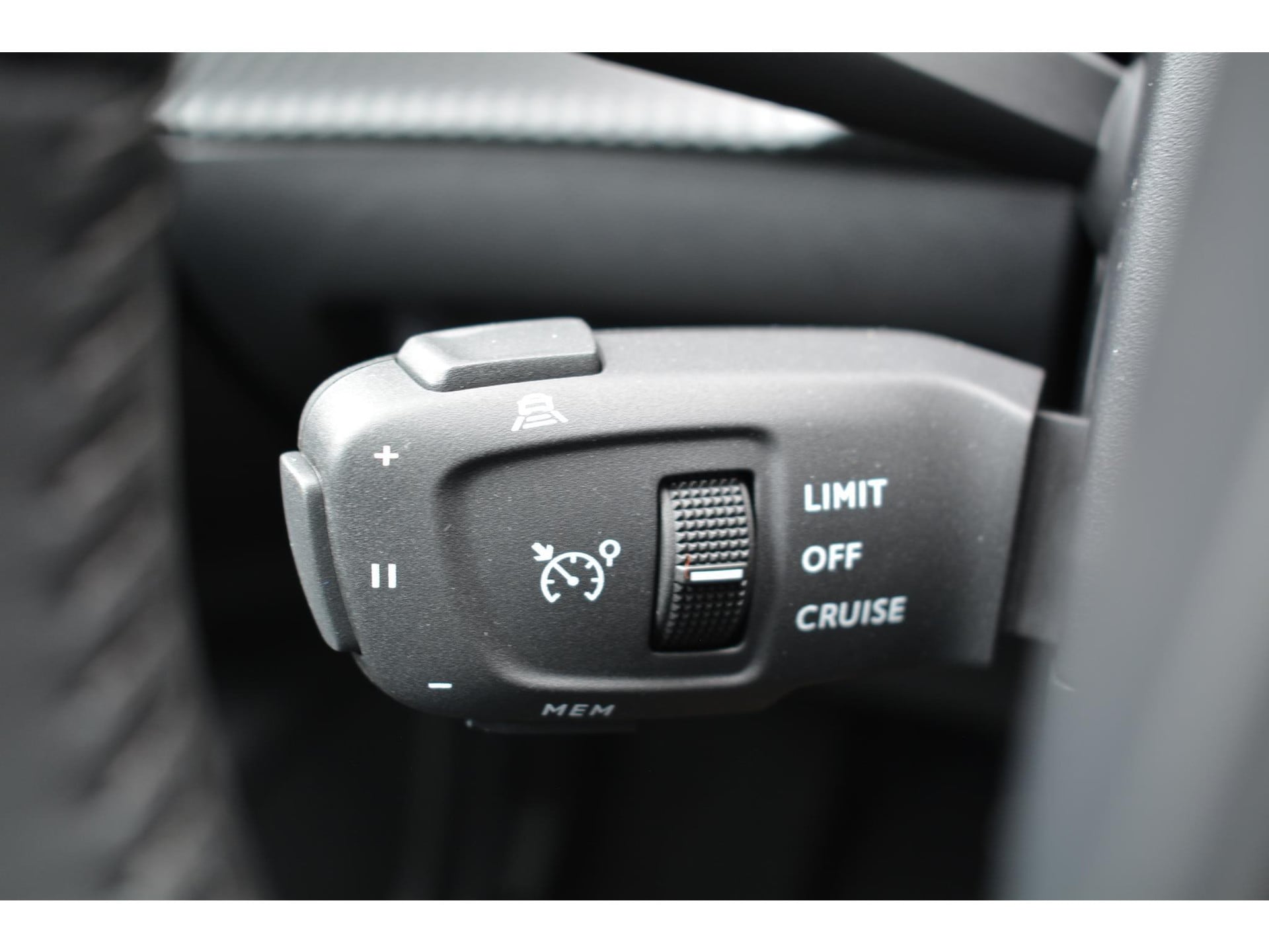 Peugeot e-2008 EV Allure Pack 50kWh 136pk | Navigatie | Apple Carplay/Android Auto | Bluetooth | Achteruitrijcamera
