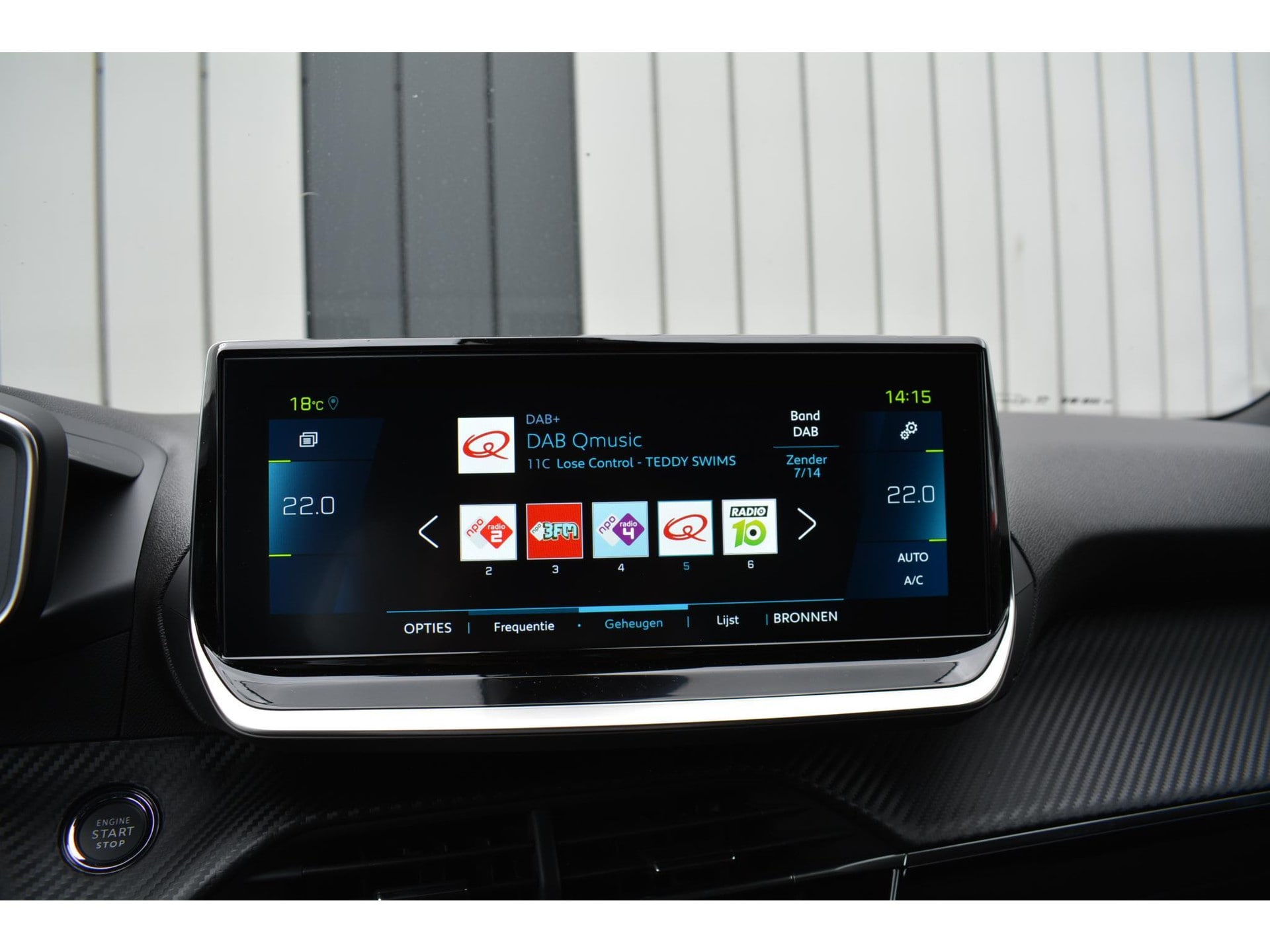 Peugeot e-2008 EV Allure Pack 50kWh 136pk | Navigatie | Apple Carplay/Android Auto | Bluetooth | Achteruitrijcamera