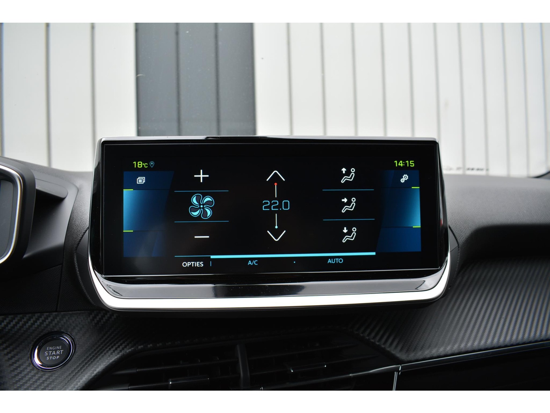 Peugeot e-2008 EV Allure Pack 50kWh 136pk | Navigatie | Apple Carplay/Android Auto | Bluetooth | Achteruitrijcamera