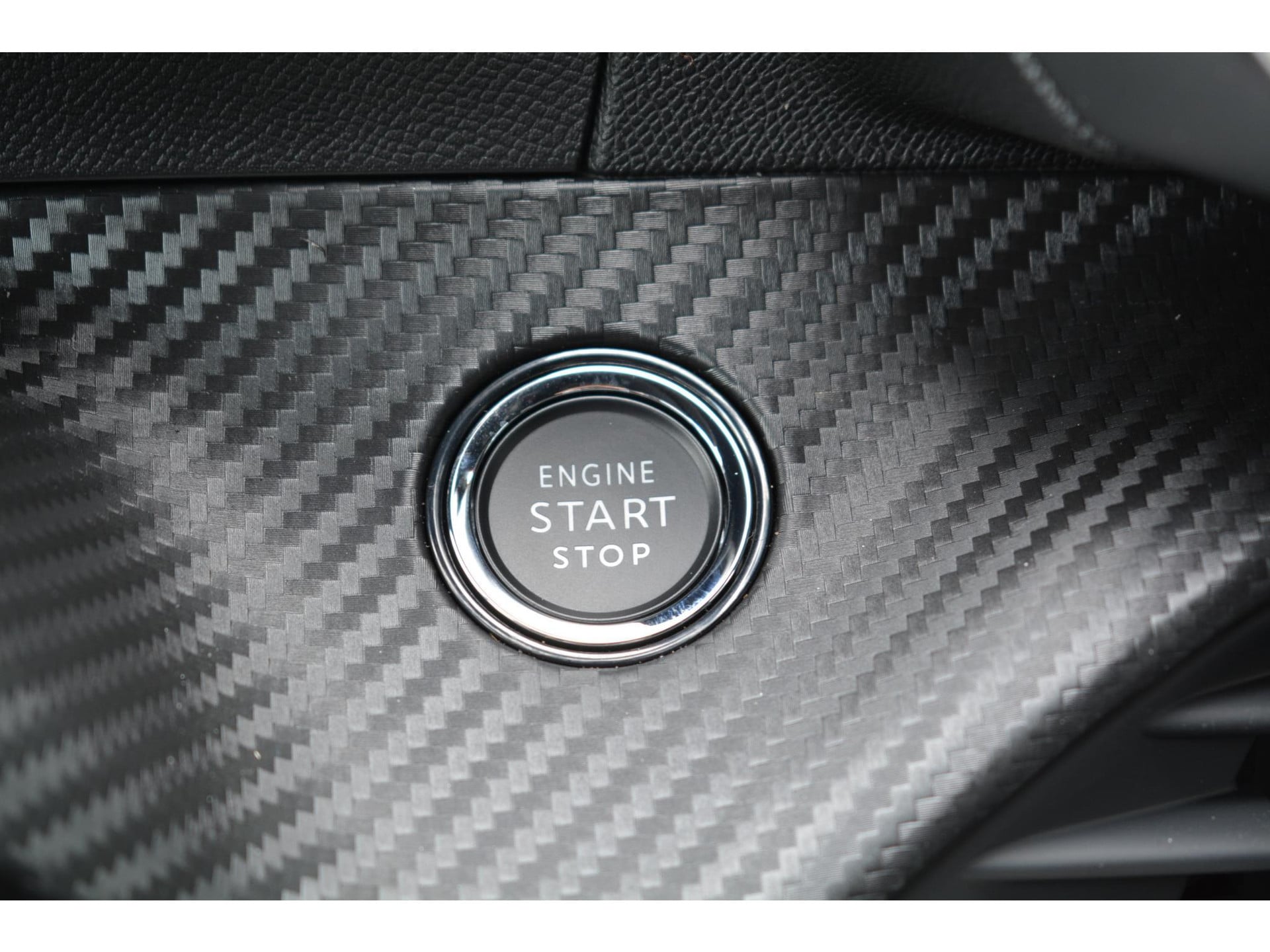 Peugeot e-2008 EV Allure Pack 50kWh 136pk | Navigatie | Apple Carplay/Android Auto | Bluetooth | Achteruitrijcamera