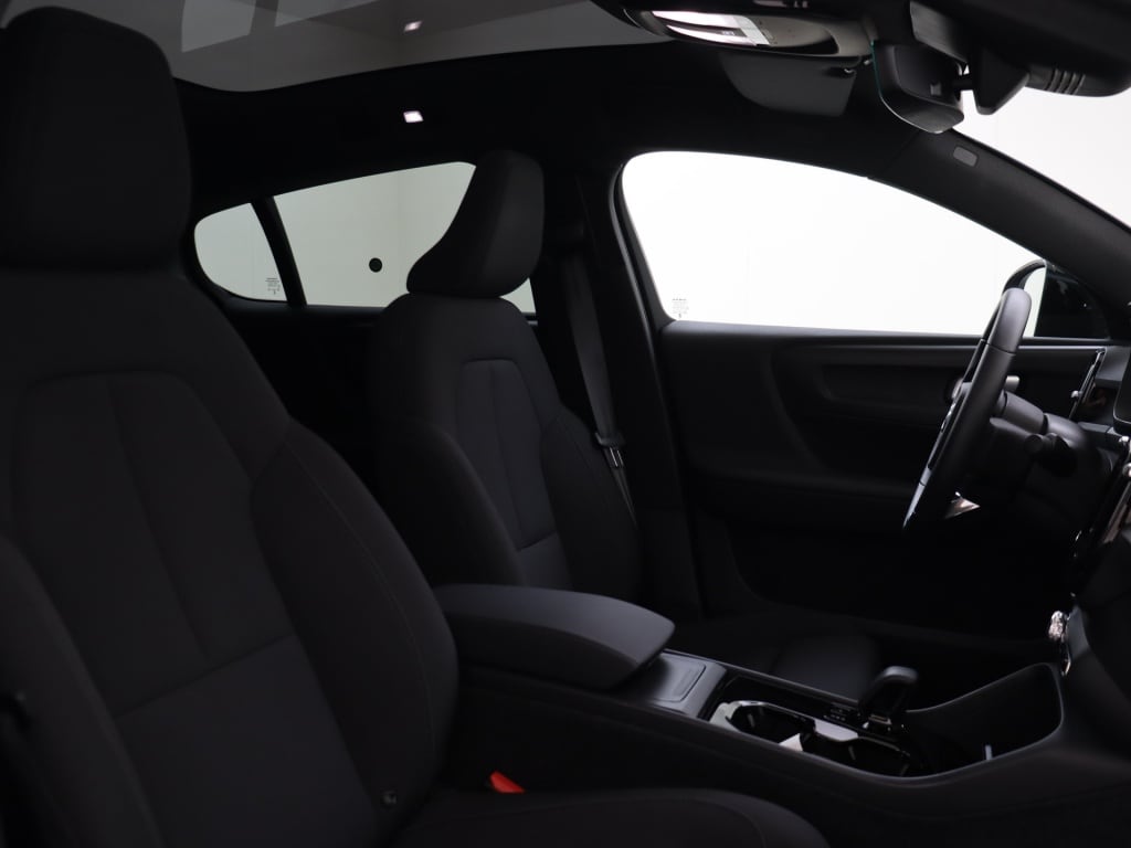 Volvo C40 Extended Core 82 kWh | Climate Pack | Getint Glas | 19″ Velgen |