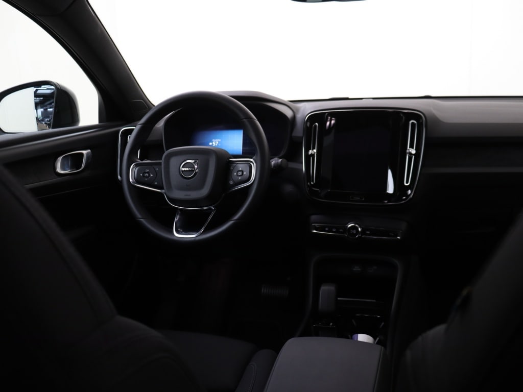 Volvo C40 Extended Core 82 kWh | Climate Pack | Getint Glas | 19″ Velgen |