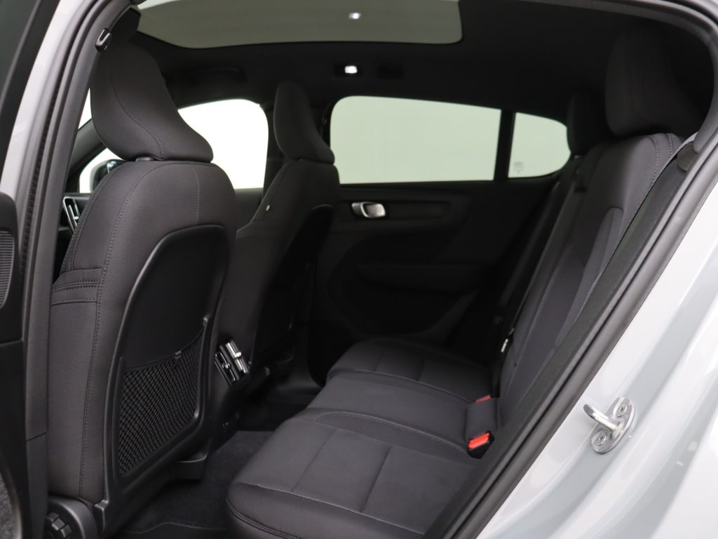 Volvo C40 Extended Core 82 kWh | Climate Pack | Getint Glas | 19″ Velgen |