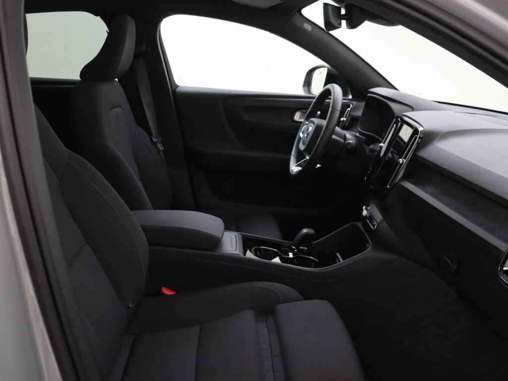 Volvo C40 Extended Core 82 kWh | Climate Pack | Getint Glas | 19″ Velgen |
