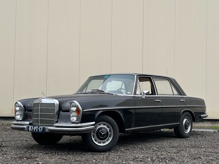 Mercedes-Benz 200-Serie 0