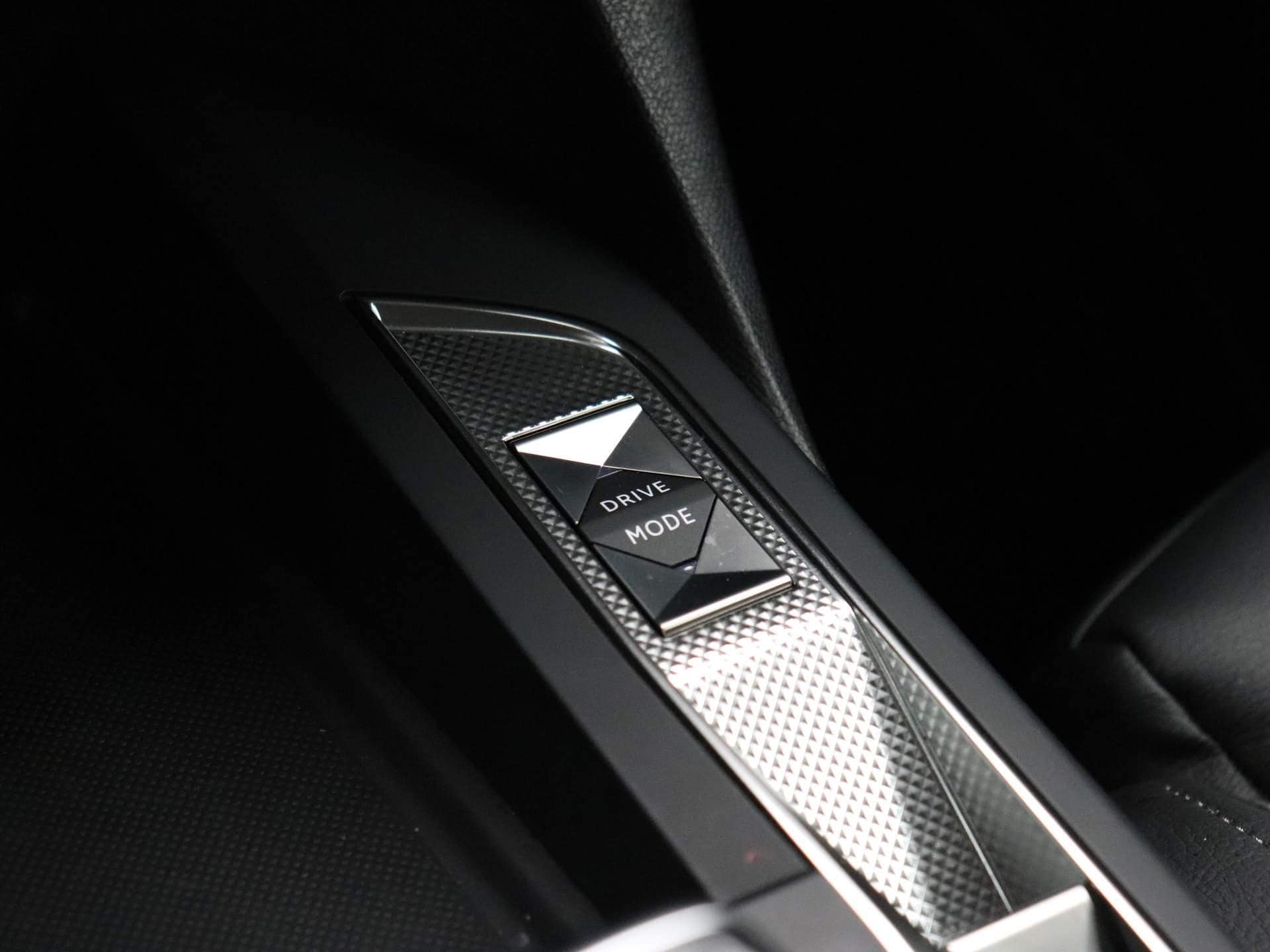 DS 3 E-Tense Rivoli 54 kWh | Leder | Navi | ECC | PDC | LMV | LED | Cam |