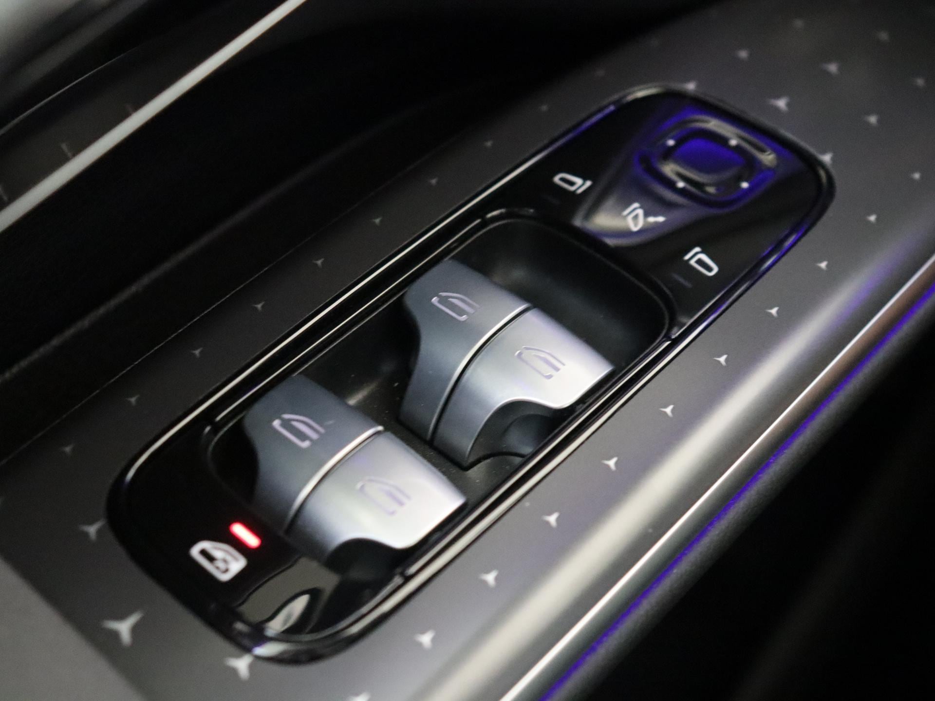 Mercedes-Benz EQS SUV 450 4MATIC AMG Line 7p 108 kWh / Stoelverwarming / Stoelverkoeling / Memory-Stoelen / Night-Pakket / Panaroma-schuifdak / 360Graden-Camera / Achteras-Besturing /