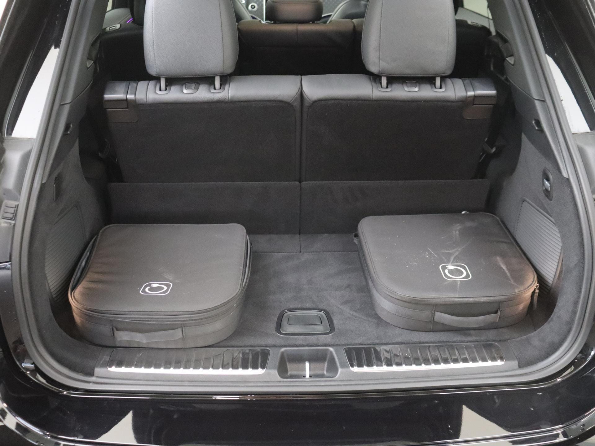 Mercedes-Benz EQS SUV 450 4MATIC AMG Line 7p 108 kWh / Stoelverwarming / Stoelverkoeling / Memory-Stoelen / Night-Pakket / Panaroma-schuifdak / 360Graden-Camera / Achteras-Besturing /