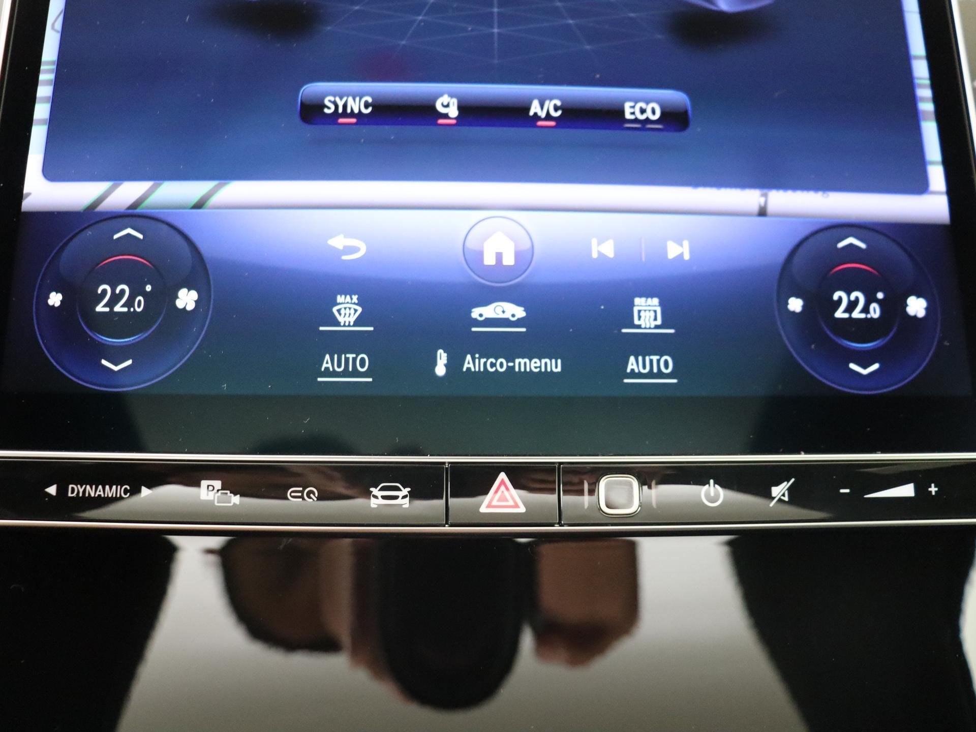 Mercedes-Benz EQS SUV 450 4MATIC AMG Line 7p 108 kWh / Stoelverwarming / Stoelverkoeling / Memory-Stoelen / Night-Pakket / Panaroma-schuifdak / 360Graden-Camera / Achteras-Besturing /
