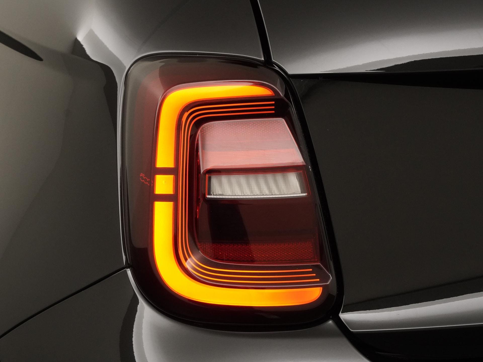 Fiat 500e Icon 42 kWh | Navigatie | Apple Carplay | Parkeersensor | Zondag Open!