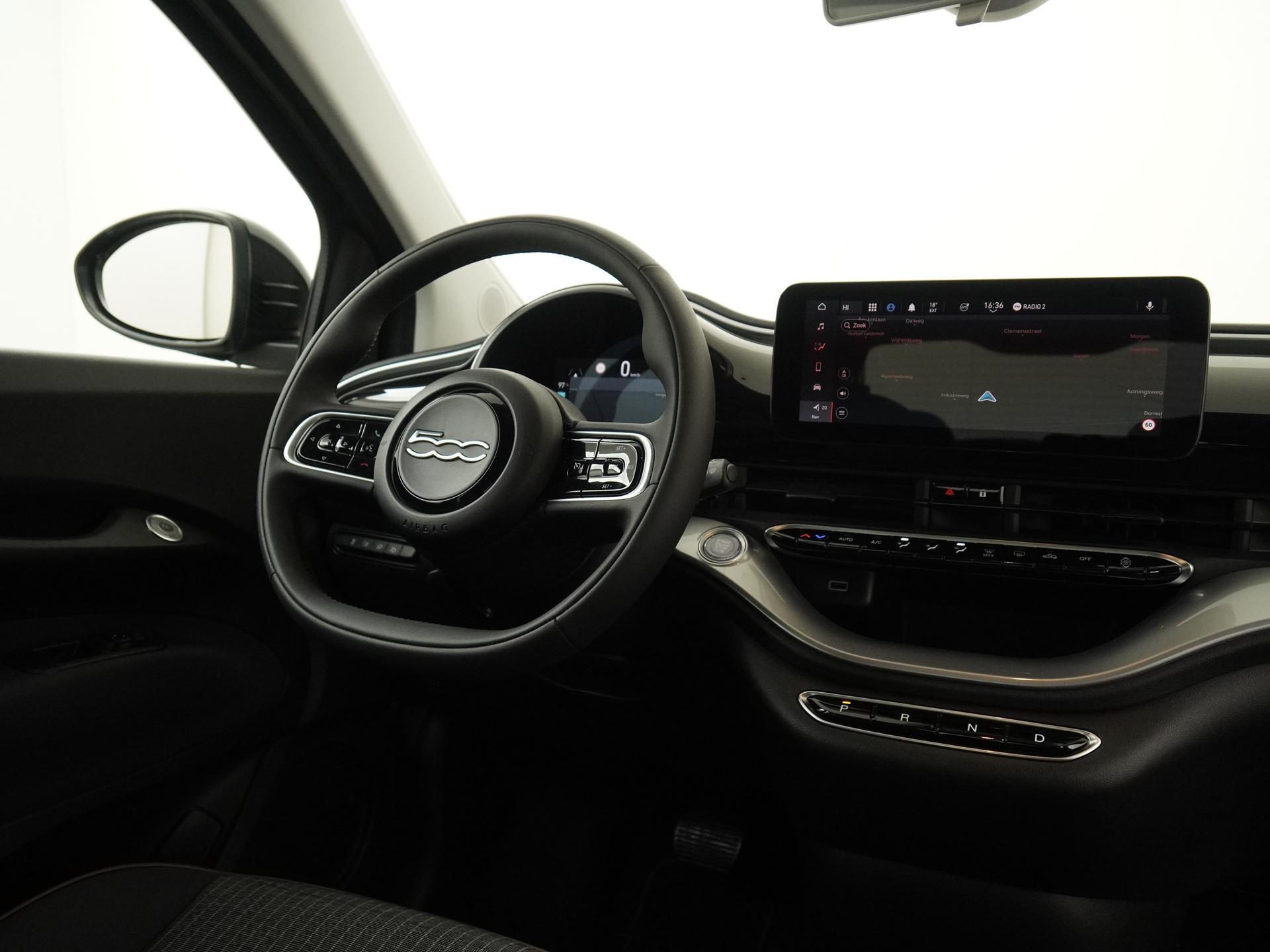 Fiat 500e Icon 42 kWh | Navigatie | Apple Carplay | Parkeersensor | Zondag Open!