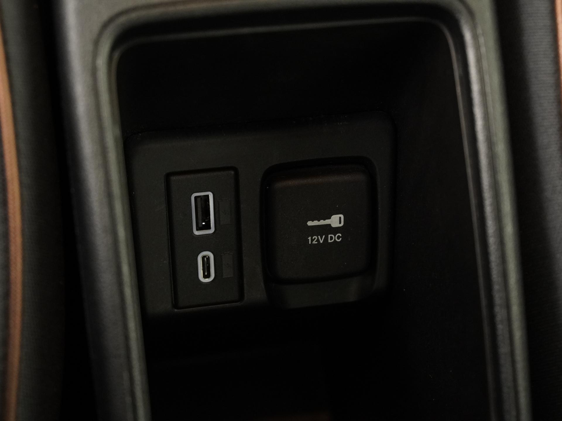 Fiat 500e Icon 42 kWh | Navigatie | Apple Carplay | Parkeersensor | Zondag Open!
