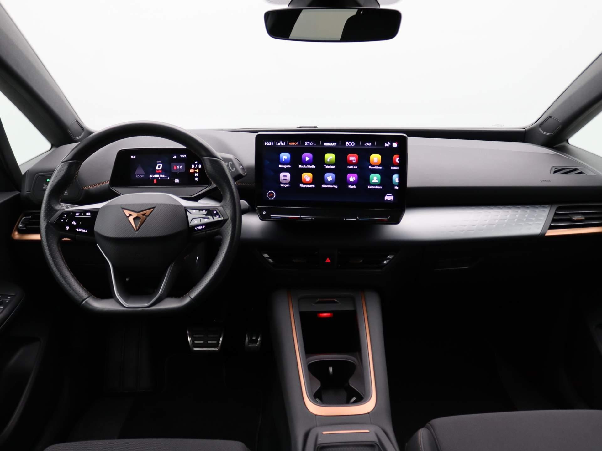 Cupra Born Business 62 kWh 204PK Warmtepomp, panoramadak, head-up display, achteruitrijcamera, keyless entry, 19″ LM velgen