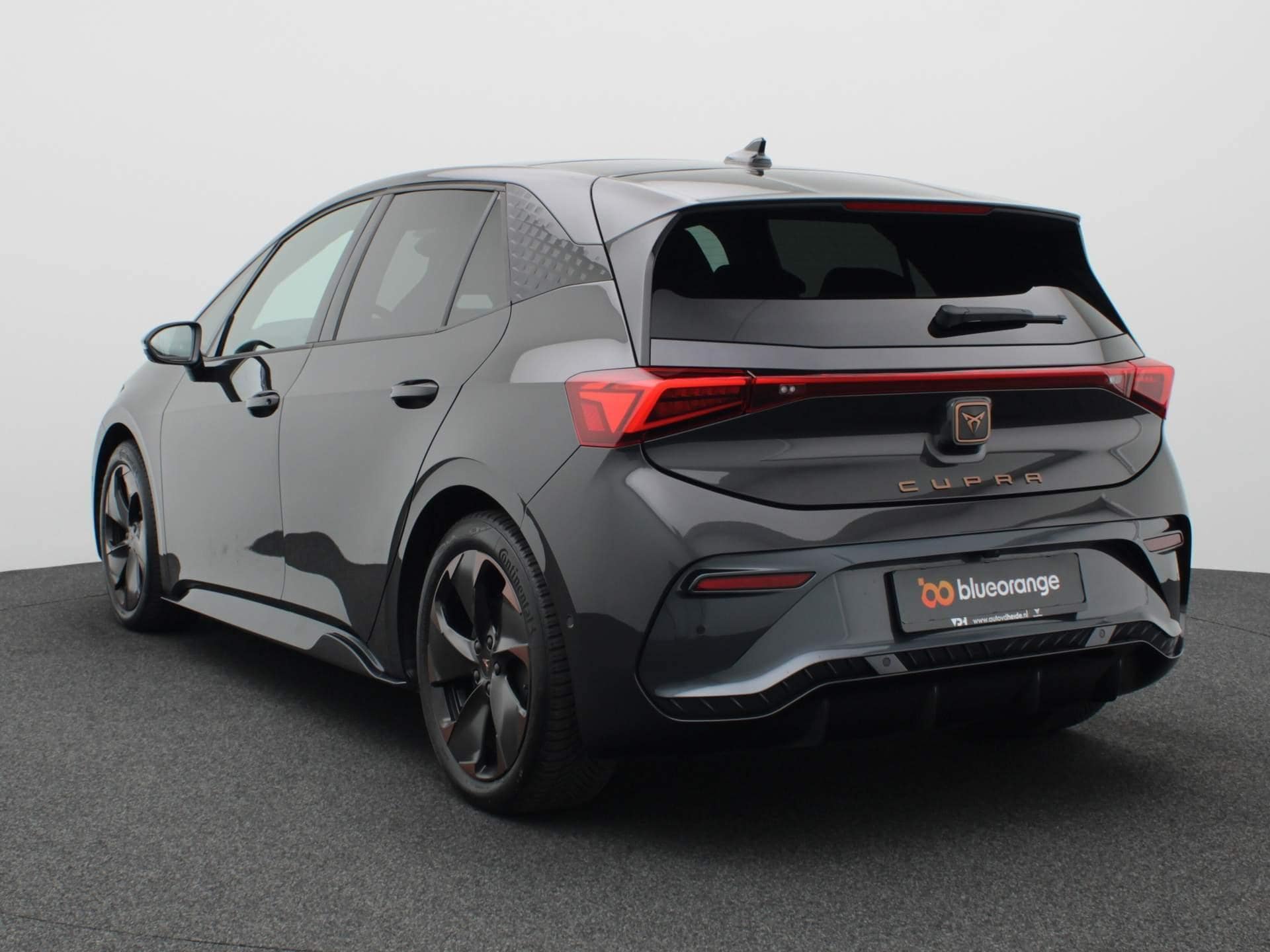 Cupra Born Business 62 kWh 204PK Warmtepomp, panoramadak, head-up display, achteruitrijcamera, keyless entry, 19″ LM velgen