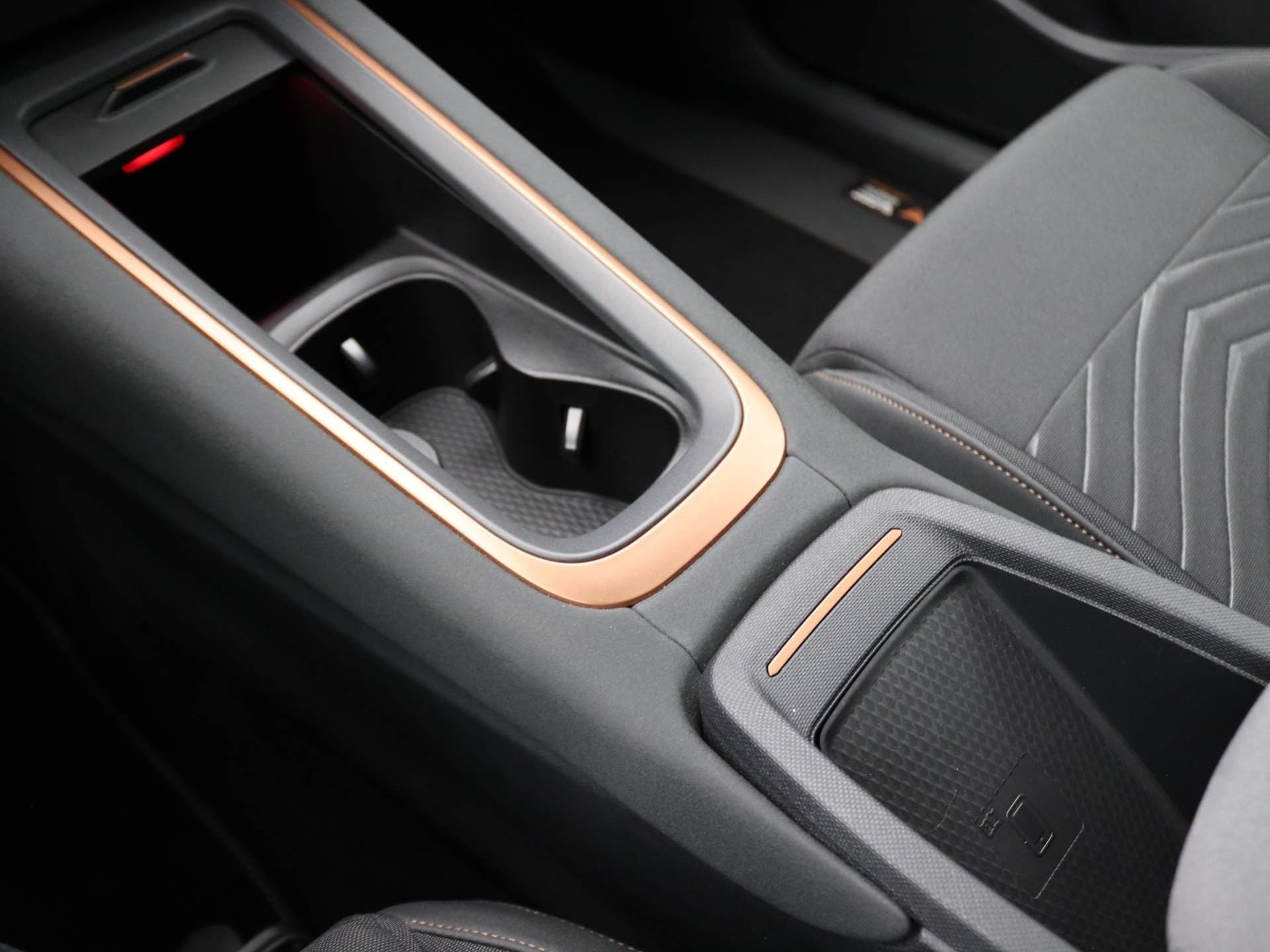 Cupra Born Business 62 kWh 204PK Warmtepomp, panoramadak, head-up display, achteruitrijcamera, keyless entry, 19″ LM velgen