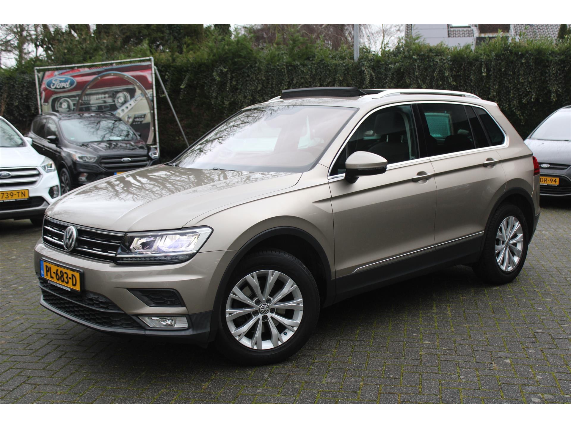 Volkswagen Tiguan Benzine [PL-683-D] | AutoTrack