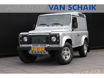 Land Rover Defender 0