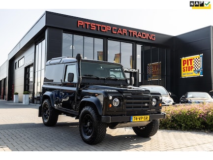 Land Rover Defender 0