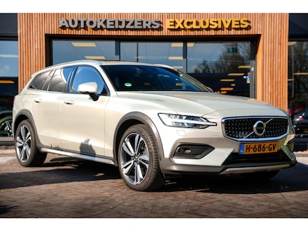 Volvo V60 Cross Country 0