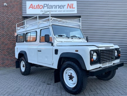 Land Rover Defender 0