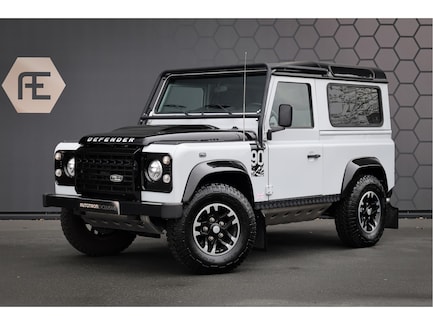 Land Rover Defender 0
