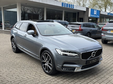 Volvo V90 Cross Country 0