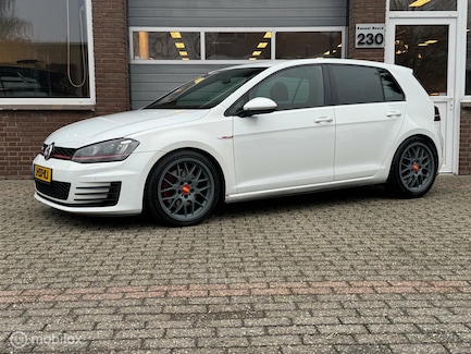 Volkswagen Golf 0