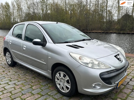 Peugeot 206+ 0