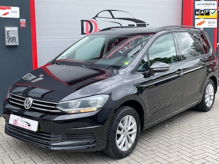 Volkswagen Touran 0